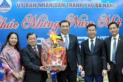 Des diplomates étrangers présentent leurs vœux du Têt 2018 à Dà Nang