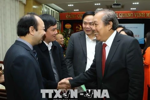 Deux vice-Premiers ministres rencontrent des médecins à Hanoi