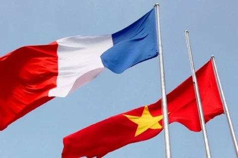 Message de félicitations à l’occasion du 45e anniversaire des relations Vietnam-France