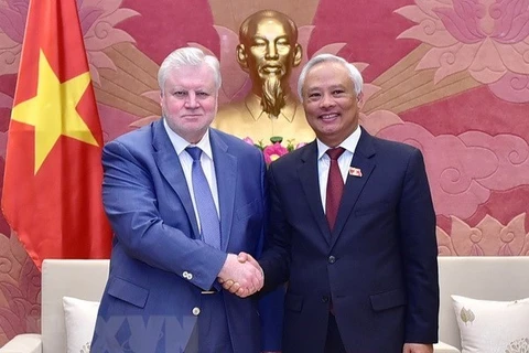 Un dirigeant vietnamien reçoit des responsables du Parti "Russie Juste"