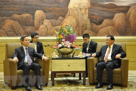 Le secrétaire du CC du PCV Nguyên Van Binh visite la ville de Shanghai