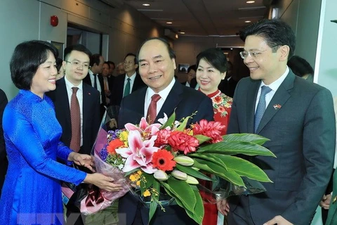 Le PM Nguyên Xuân Phuc entame une visite officielle à Singapour