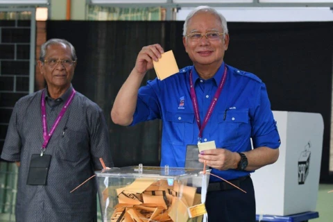 Législatives en Malaisie: le scrutin s’annonce serré 