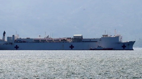 Le navire-hôpital américain USNS Mercy à Nha Trang