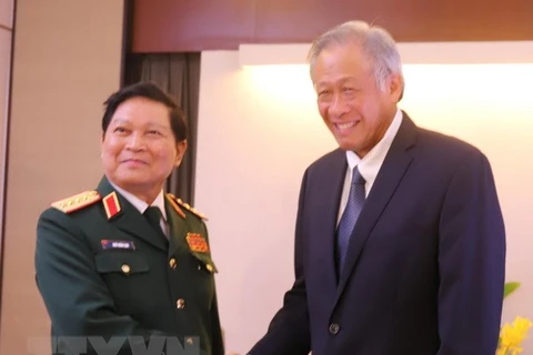 Shangri-La 2018 : le ministre Ngo Xuan Lich rencontre des représentants de différents pays