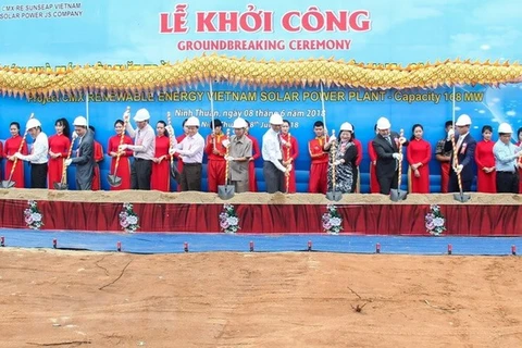La plus grande centrale solaire du Vietnam construite à Ninh Thuan