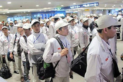 Environ 60.000 travailleurs vietnamiens sont partis à l’étranger en six mois