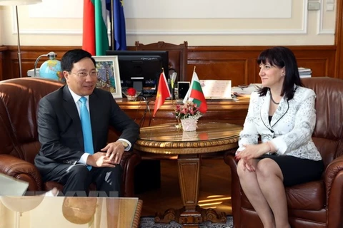 Poursuite des activités du vice-PM et ministre des AE Pham Binh Minh en Bulgarie