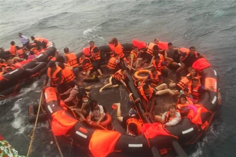 Thaïlande: un mort et plus de 50 disparus dans un naufrage