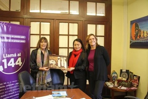 Visite d’une délégation de l'Union des femmes du Vietnam en Argentine