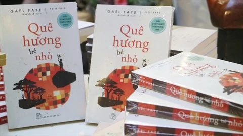 Publication en vietnamien du livre Petit Pays de Gaël Faye