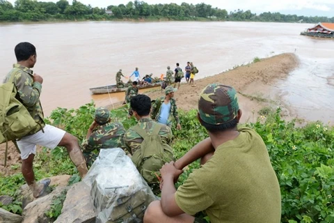 Barrage effondré au Laos : les secouristes à la recherche des portés disparus
