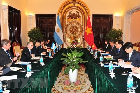 Le ministre des AE et du Culte de l’Argentine en visite officielle au Vietnam