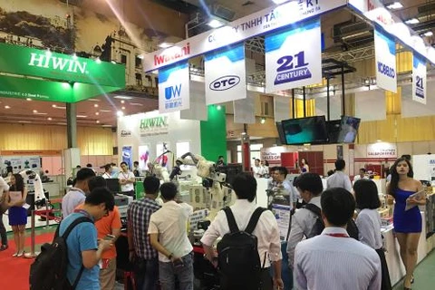 L'exposition des machines et technologies à Hanoï