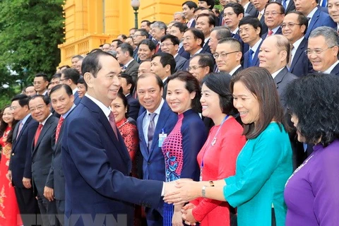Le président Tran Dai Quang rencontre des diplomates vietnamiens