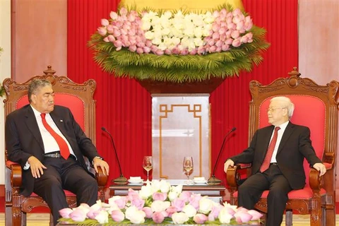 Le secrétaire général Nguyên Phu Trong reçoit un dirigeant de la République dominicaine