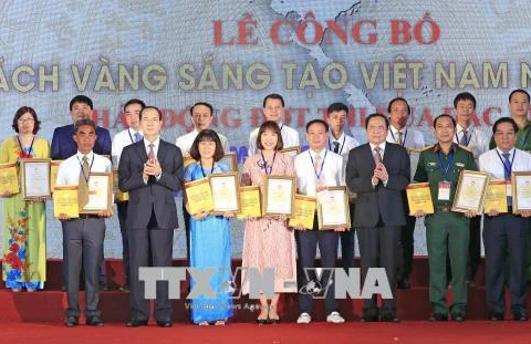 Présentation du Livre d’or sur l’innovation du Vietnam 2018