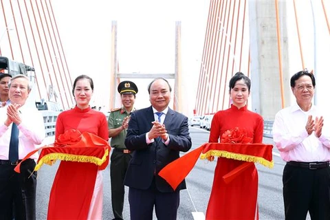 Le chef du gouvernement inaugure l’autoroute Ha Long–Hai Phong