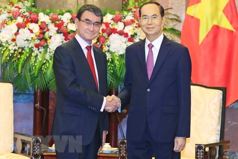 Le président Tran Dai Quang reçoit le ministre japonais des Affaires étrangères