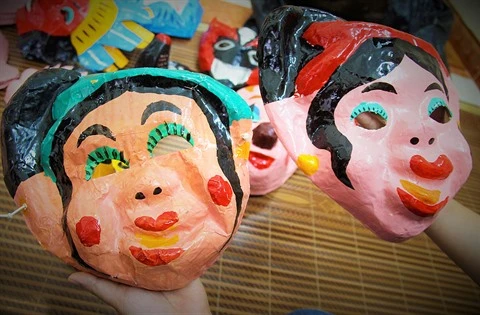 Les derniers Mohicans des masques en papier mâché à Hanoi