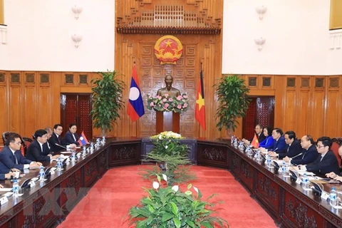 Le PM laotien souligne les contributions de l'ancien secrétaire Do Muoi aux relations bilatérales