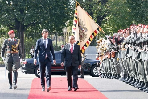 Cérémonie d’accueil officielle du Premier ministre Nguyên Xuân Phuc en Autriche