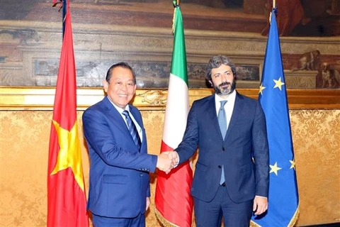 Le vice-PM Truong Hoa Binh rencontre le président de la Chambre des députés d’Italie