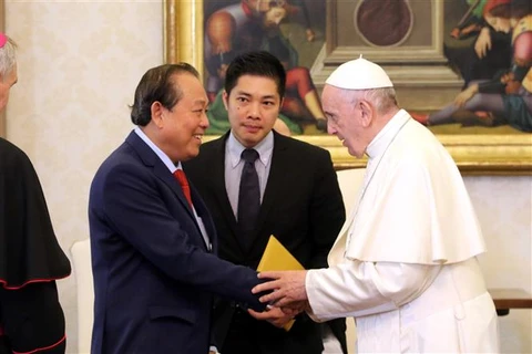 Le vice-PM Truong Hoa Binh rencontre les dirigeants du Vatican