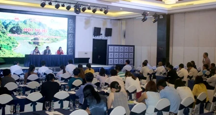 Conférence de promotion et de présentation du tourisme de Ninh Binh à Khanh Hoa 