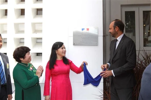 Le PM français inaugure le Pôle France Santé à Ho Chi Minh-Ville