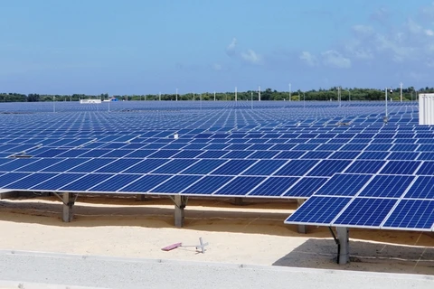 Le Vietnam se dote de sa première centrale solaire à Thua Thiên-Huê 