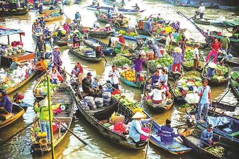 Plongée dans les marchés flottants du delta du Mékong