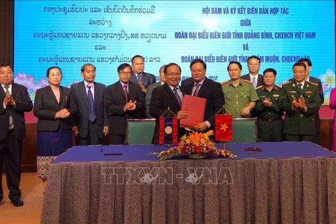 Frontières : renforcement de la coopération entre Quang Binh et Khammouane (Laos)