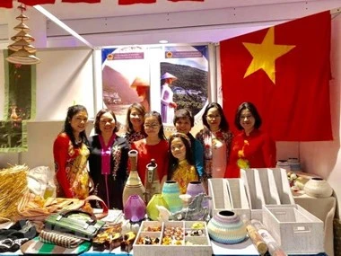 Le Vietnam participe à un bazar de charité en Ukraine