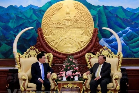 Le vice-PM Pham Binh Minh en visite officielle au Laos