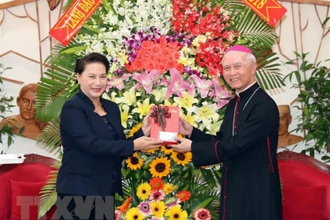 La présidente de l’AN adresse ses félicitations de Noël à Dong Nai