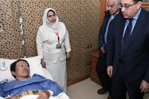 Le PM égyptien rend visite aux survivants d’une attaque contre un bus de touristes vietnamiens