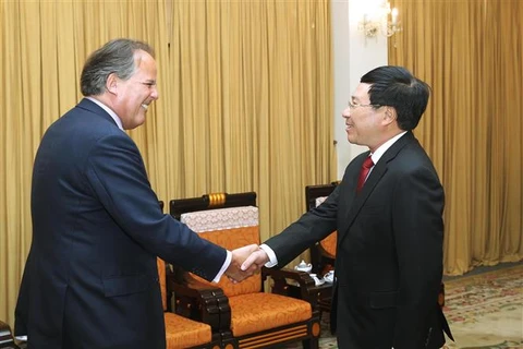 Le vice-PM Pham Binh Minh reçoit le ministre d’État britannique Mark Field
