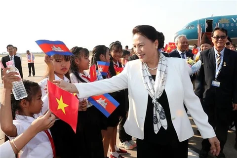 La présidente de l’Assemblée nationale arrive à Siem Reap pour la FPAP-27