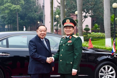 Le vice-PM et ministre de la Défense de Thaïlande en visite officielle au Vietnam
