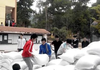 Le gouvernement accorde 3.718 tonnes de riz à six provinces pour le Têt 