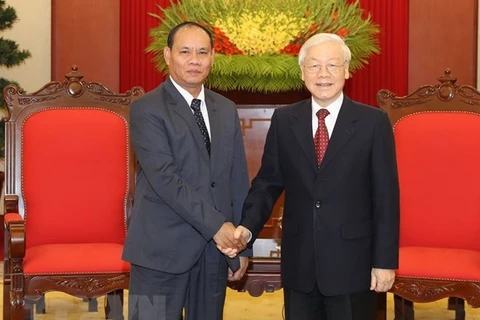 Le secrétaire général et président Nguyên Phu Trong se félicite de l’essor des liens avec le Laos