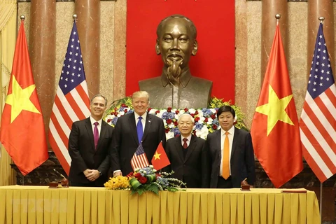 Le Vietnam et les Etats-Unis signent des documents de coopération bilatérale