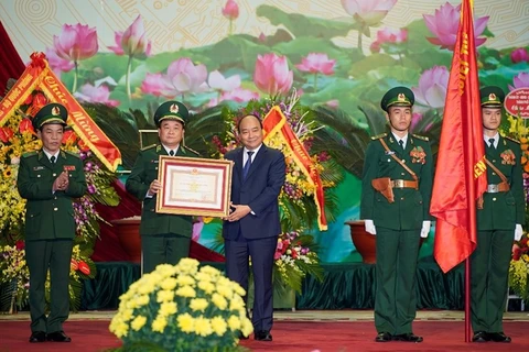 Le Premier ministre Nguyên Xuân Phuc honore la Journée traditionnelle des garde-frontières