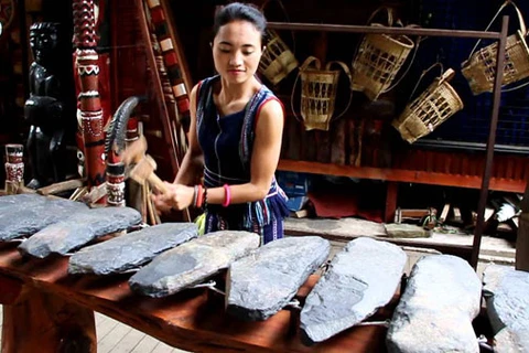 Le lithophone, la douce musique des peuples du Tây Nguyên