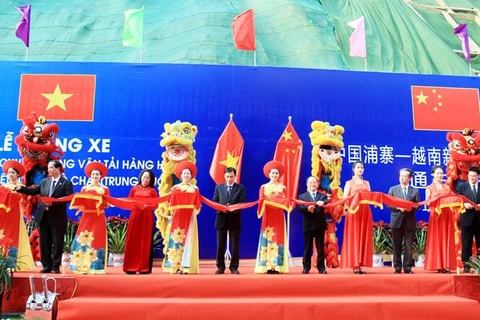 Le Vietnam et la Chine ouvrent une voie spécialisée pour le transport de fret 