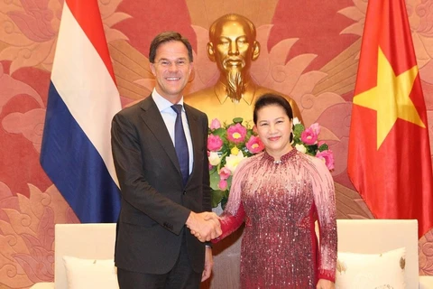La présidente de l’AN Nguyên Thi Kim Ngân rencontre le Premier ministre néerlandais