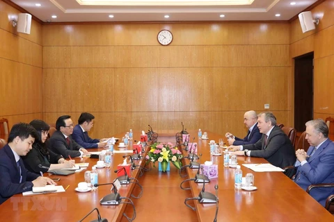 Une délégation du Parti communiste de la Fédération de Russie en visite au Vietnam