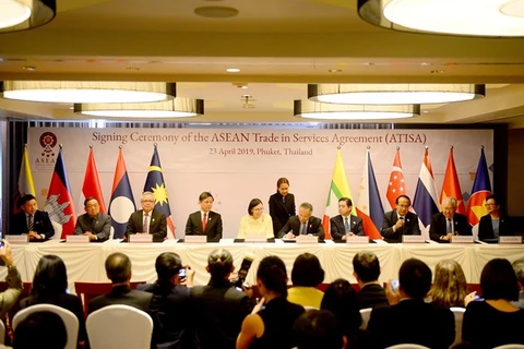 L’ASEAN signe sur le commerce des services et les investissements