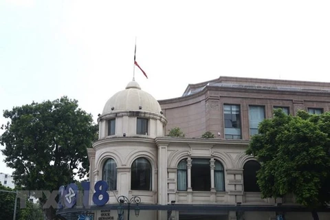 Deuil national : les drapeaux à mi-mât en mémoire de l’ancien président Le Duc Anh